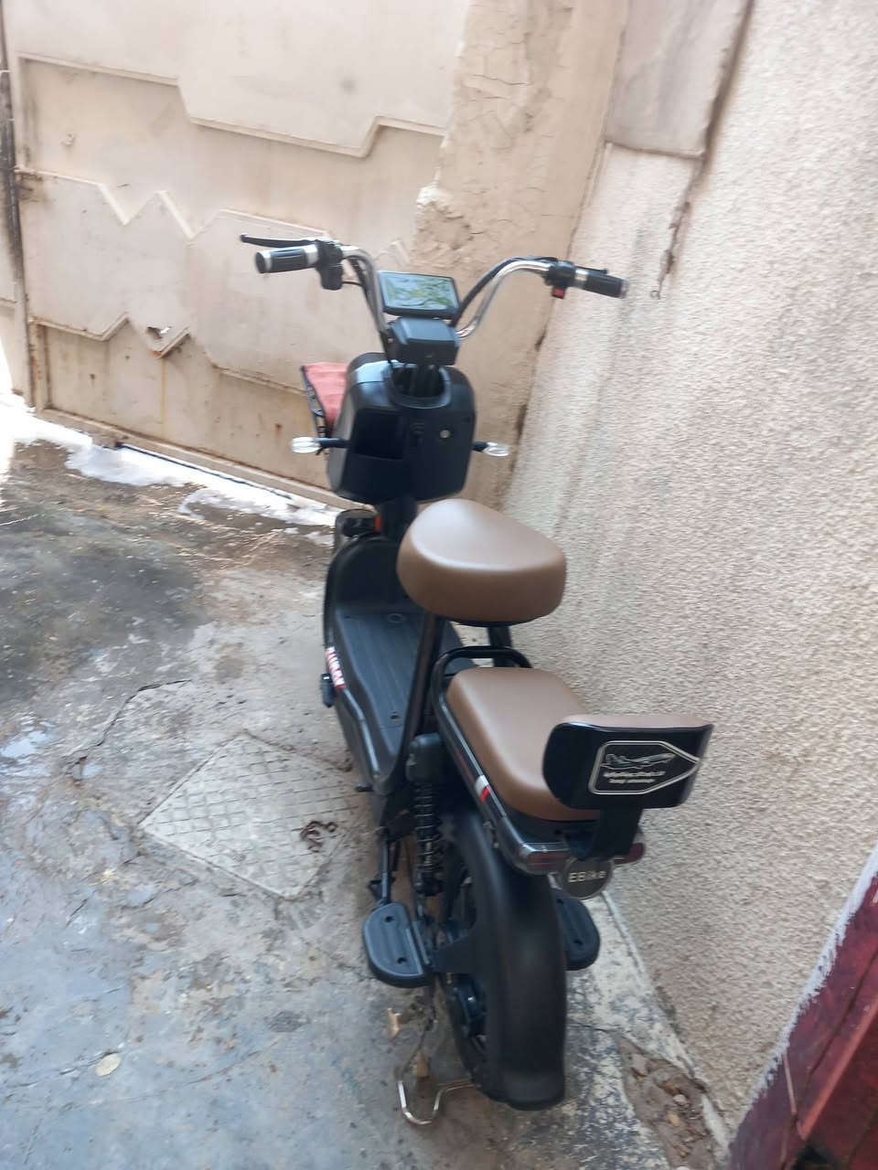 سلام عليكم دراجة للبيع الدراجة اربع بطاريات لايت عالي ناصي اشاير يمنة يسرة الدراجة بس بيهة عطل بل ملف وبطاريات سعرهة ب ٢٠٠ وبيهة مجال مكاني بغداد الدورة ***********
