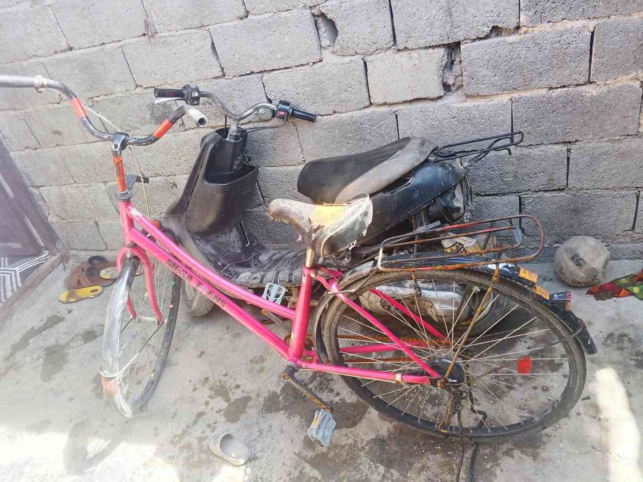 السلام عليكم دراجه بطه و بايسكل حجم 26 ثنيهن للبيع
الدراجه شغاله بس بيه صوت ما اعرف وين والبايسكل عوزه بس جوب للتاير الوره ثنيهن ب 150الف مكاني كربلاء حي العامل قريب علئ جامع اهل البيت وهاذا التواصل بس علئ هاذا الرقم ***********
