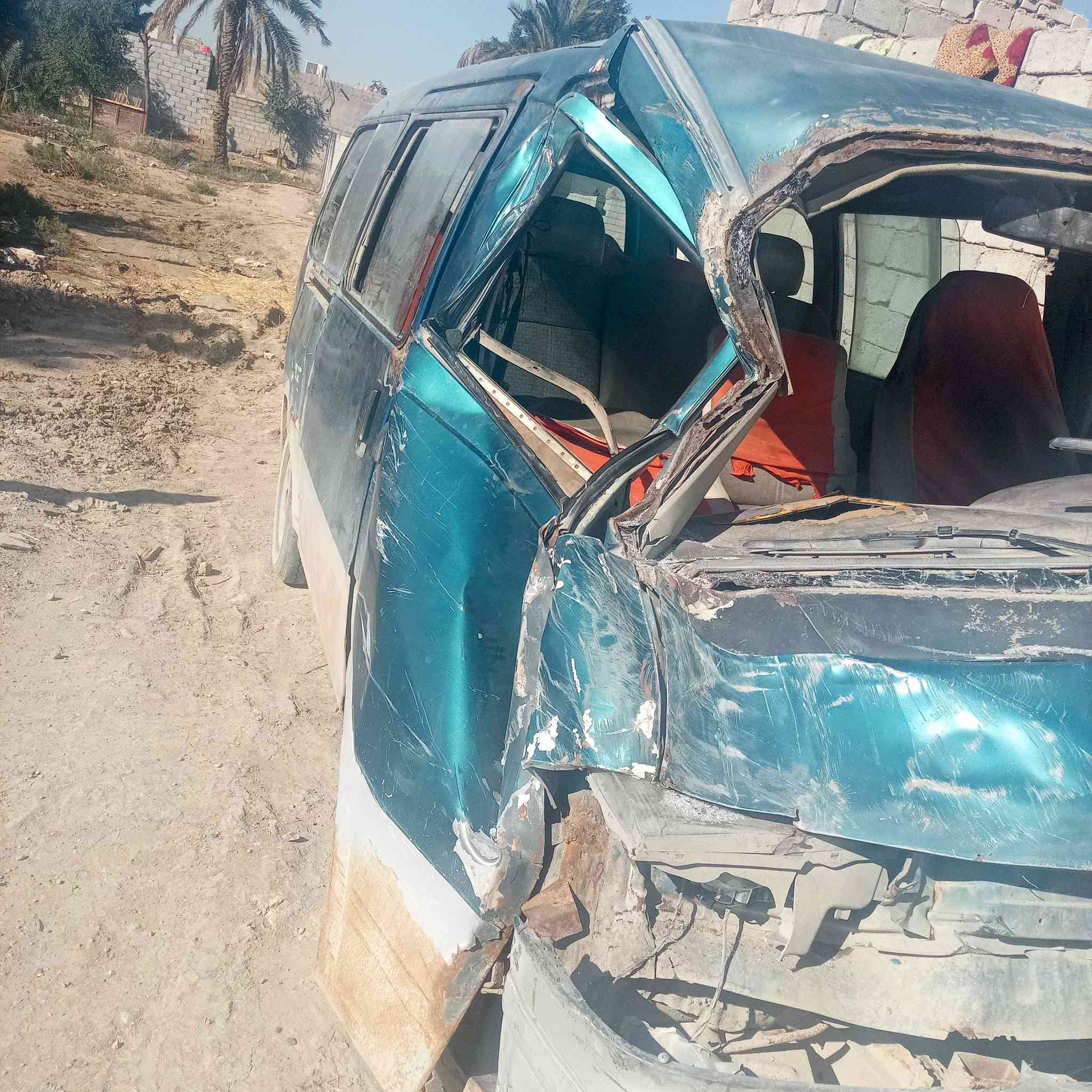 سلام عليكم بريجو موديل 97 تنباع على الحادث الموضح في الصورة أدناه شواصي اربعه  مكفولات مكينه وكيروكس مكفولات العنوان نجف -قضاء المناذره التصل على هذ الرقم***********
