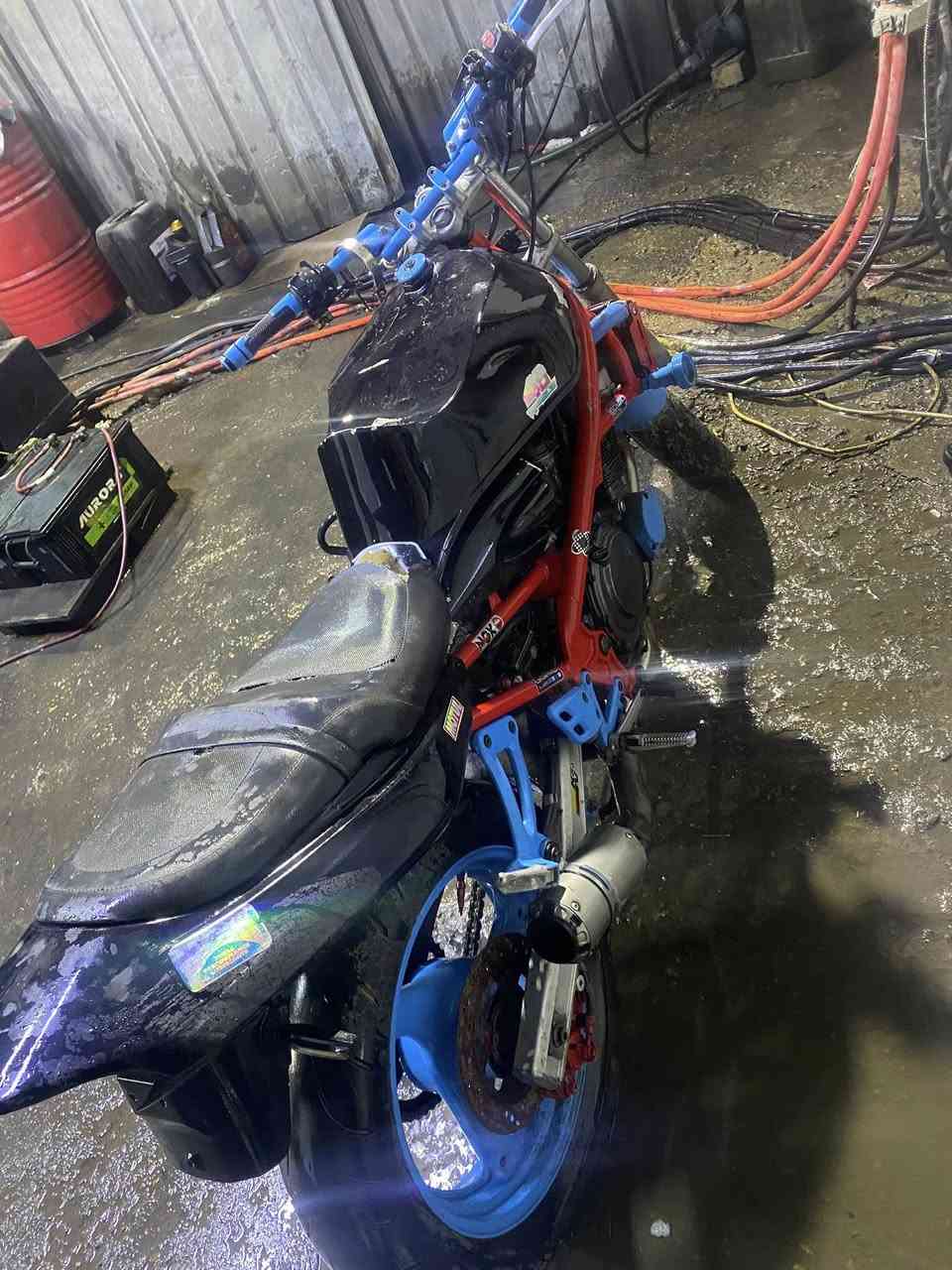 السلام عليك ساسوكي بانده دبل فصلهه واكفه ماتشتغل  وديتهه لمصلحين عالم تكول ولفات وعالم تكول كابريتر هاي الفيتربه الي منطقتي ما وديتهه لكفاح لان شغل  شاهد الله لان بالكفاح خابرتهم كالولي لازم تجيبهه يجوز ماطعه ناريه اهواي امور ف المهم رايدهه ب400قفل لان الدراجه الله شاهد متعوب عليهه وشوفتك عينك بس مجال ماعندي اصلح قفل مو تدخل خاص مع احترامي الك او اتخابر تكلي بيهه مجال ما اكدر والله معمرهه بيدي دراجه وشغلي الي وكففني ما اصلحهه ورايد ابيعهه مكاني بغداد بغداد جديده رقمي ***********ومتواجد واتساب
