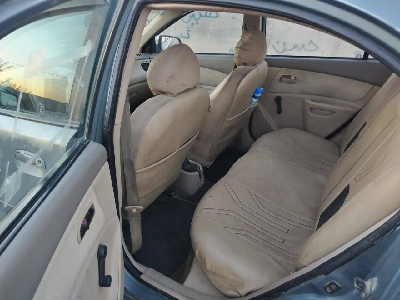 السلام عليكم كيا ريو 2007 وراد امريكي المحرك 1600سياره ناعمه وحلوه الكير خير من الله الكهربائيات كله شغاله السياره على وضع الشركه دواخله تخبل نقص بيه كمبريسر التبريد ولاستيك ولف ترايك للبصره بيه جراد وبالحقيقه السياره احلى من الصور نصبته حلوه السعر 66 وبيه مجال وشرط التحويل رجائاً المو شراي لايكسر بحلال العالم مكان السياره بغداد تقاطع النهروان رقم الهاتف ***********
