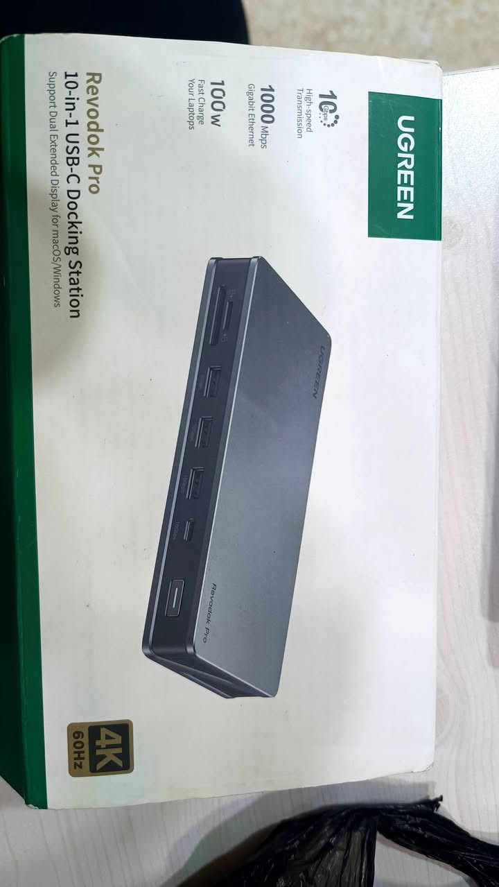 منافذ العرض: يدعم تشغيل شاشتين مزدوجتين بدقة تصل إلى 4K@60Hz عبر منفاذ HDMI 2.0 ومنفاذ DisplayPort 1.2.نقل البيانات: يحتوي على 3 منافذ USB بسرعة تصل إلى 10 جيجابت في الثانية (10Gbps)، وهي موزعة كالتالي:منفذ USB-C 3.2 Gen 2 واحد.منفذان USB-A 3.2 Gen 2.الشحن: يدعم تقنية PD 3.0 لشحن اللابتوب بقدرة تصل إلى 100 واط (يوفر فعلياً 85 واط للجهاز بينما يستهلك المحول 15 واط لتشغيل بقية المنافذ).الشبكة: منفذ إيثرنت (RJ45) بسرعة 1000 ميجابت في الثانية (Gigabit Ethernet).

للبيع التواصل خاص او على واتس ***********
