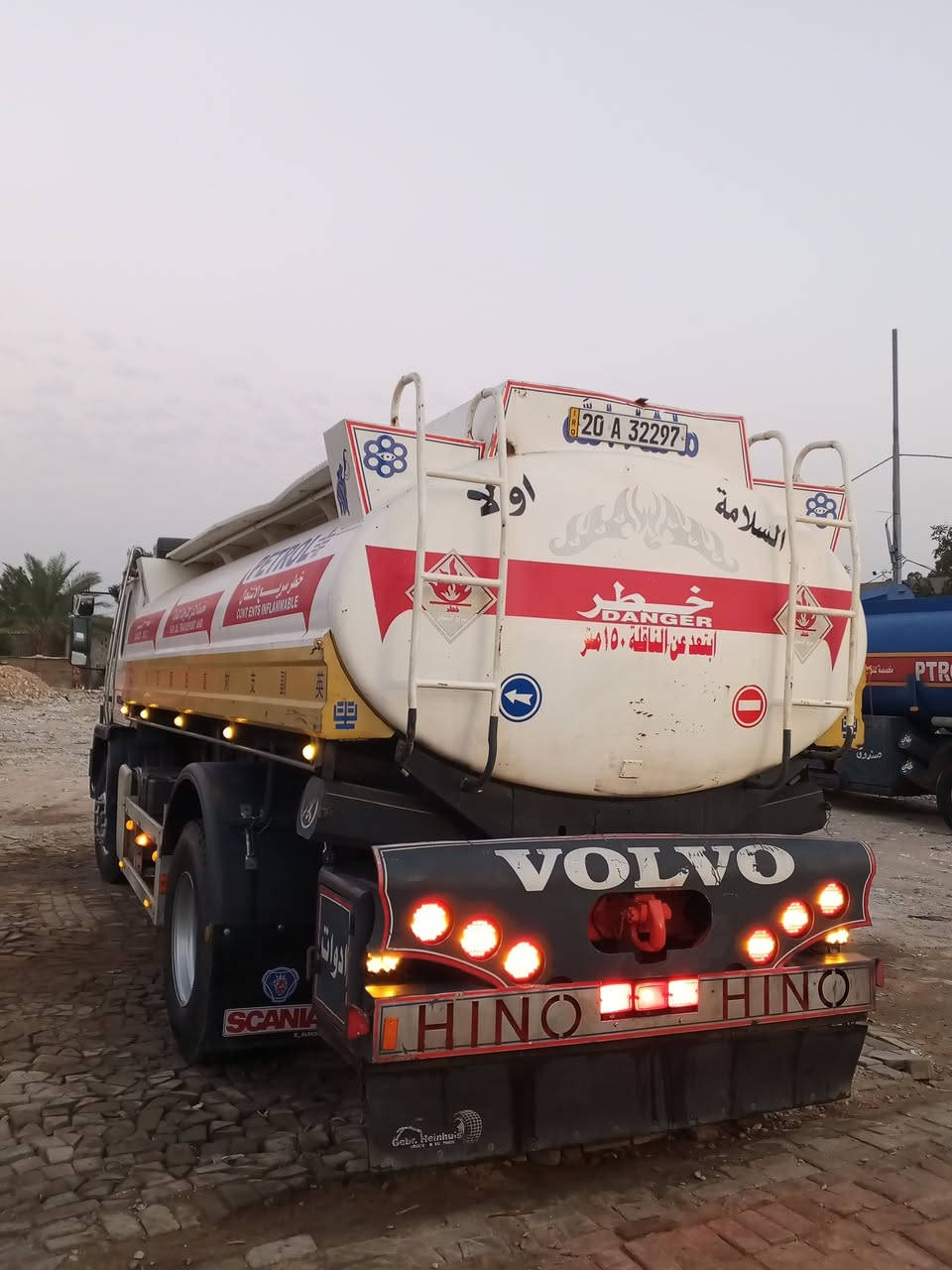 السلام عليكم 
سيارة فالفو للبيع إف 6 سنويا جديدة ل2029 تنكر وقودموديل 1993شهادة سلامة جي بي إس مجددسيارة مكفولة جاهزة للعمل للاستفسار ***********
