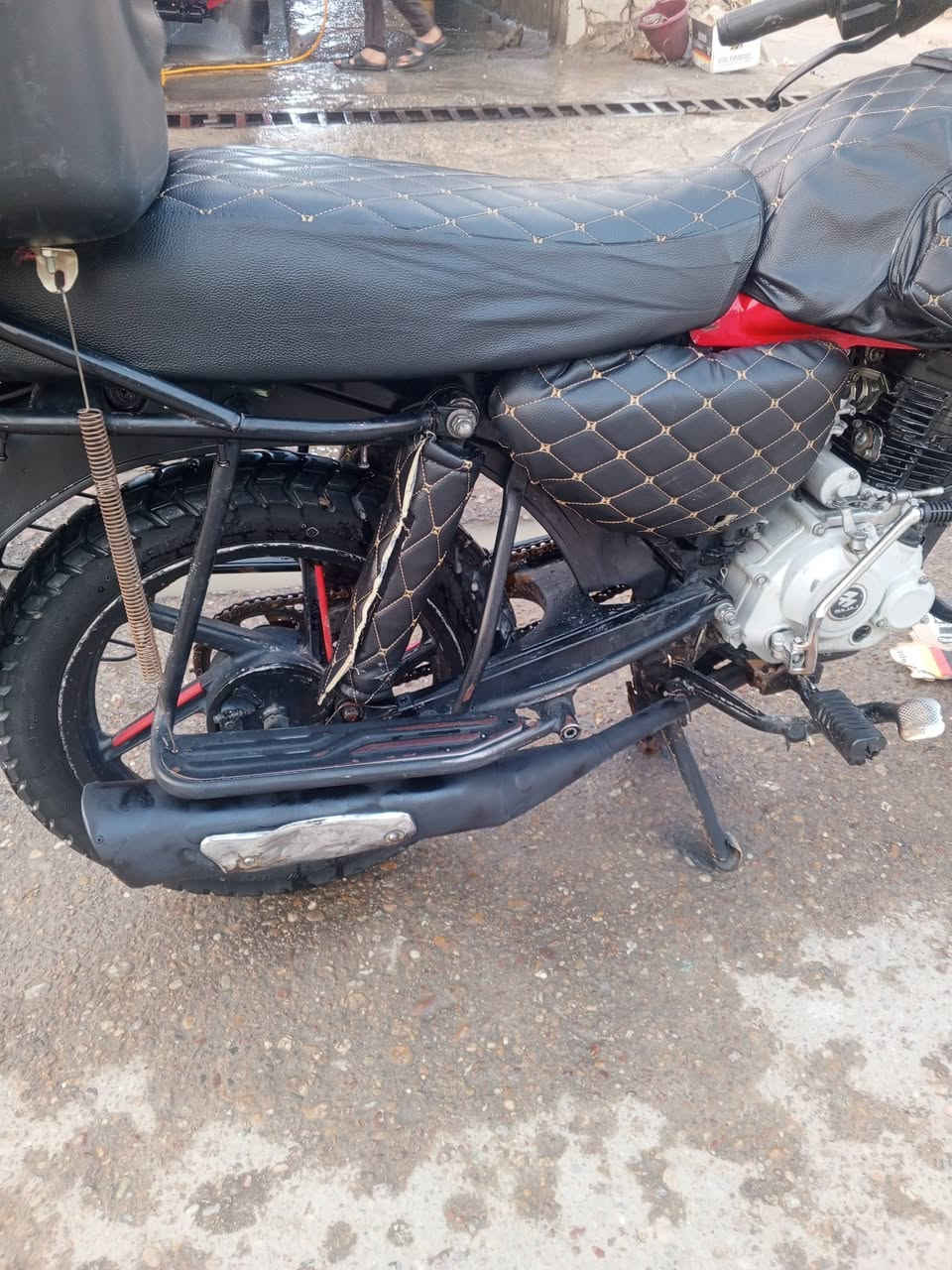 سلام عليكم بوكسر جبلي للبيع بدون اوراق كفاله عامه دراجه تخبل صوتهة خرسه بس ياردله نواعم سعر 800مديل 21عنواني مدينه الصدر رقم ***********
