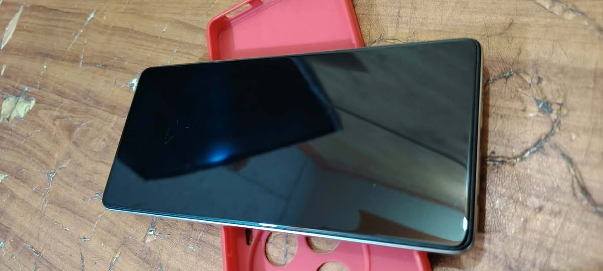 السلام عليكم تكنو كامون 30 ذاكرة 256 عشوائية 8+8 معالج هيلو جي 99 الترا كامره 50 ميجا بكسل اماميه وخلفيه 50 ميجا بكسل بطارية 5000 الهرتزيه 120 الجهاز مكفول وما مفتوح نضافته كدامك بدون ملحقات سعره 150 عنواني حله مركز ***********
