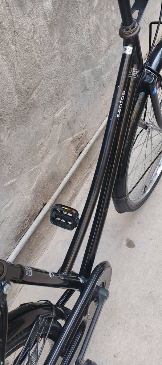 بيسكل للبيع سعر 150  وبي مجال مكاني بصره قرنه بس الشراي خاص رقم الهاتف ***********
