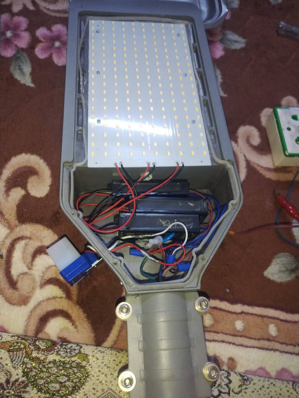 السلام عليكم ورحمة الله وبركاته 
يوجد تصليح كافة انواع البلاجكتورات وتبديل الحساسات 
وربط الانارات الخارجية على خلية ضوئية ( اطفاء/تشغيل ) تلقائي 

🔺 قرية مشيرفة 
***********
***********
