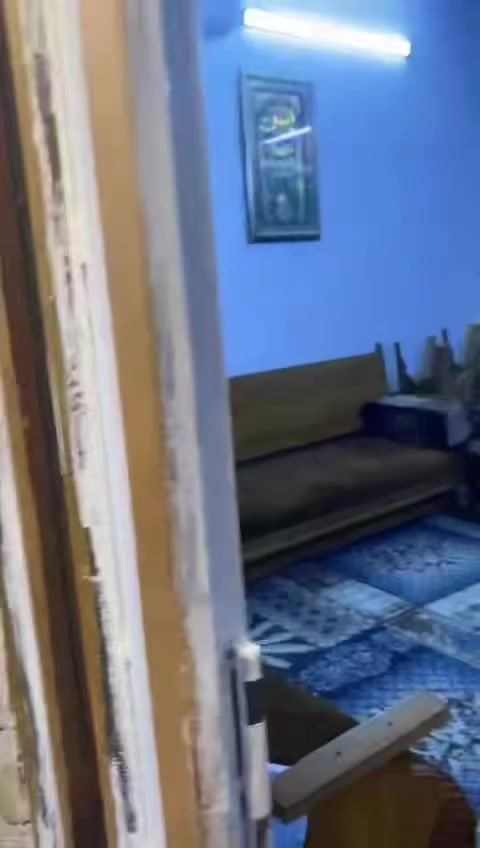 سلام عليكم 50م مسلح قاط ونص للبيع في الحريه الاولى يحتوي على صاله و حولي و مطبخ و خدمات و منور و غرفه نوم و الطابق الثاني حولي و غرفه نوم و سطح ناصي عالي البيت نظيف قاط ونص واجهه 4م نزال 12.5م للاستفسار الاتصال على الرقم 
***********
