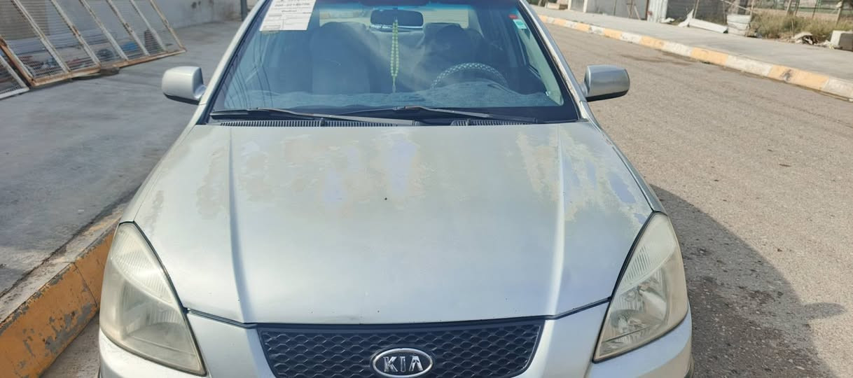 من رخصت لادمن
كيه ريؤ 2009خليجي
كص محرك 1600كيراوتماتيك
كهربائيات كله شغاله 
تتدفئه تبريد
تخم تاير
ارضيه مغلفه 
بيه رقم على اصلي
 على شاصي 
ملاحضه سياره بيه شويه جراد بلبونيد 
السعر 42مكان ديالى 
سيارة مال جناي 
وتساب ***********فقط
