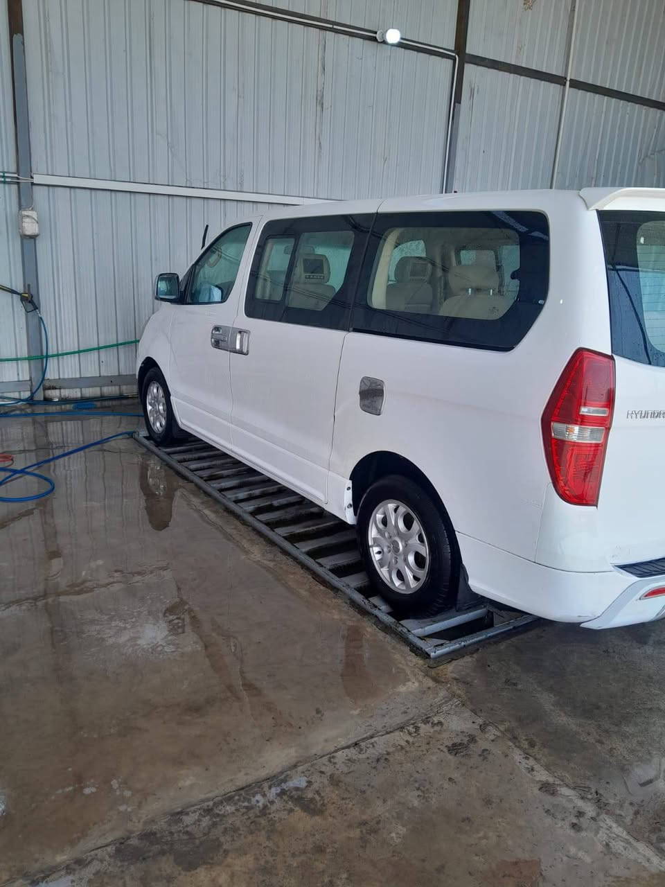 السلام عليكم
ستاركس مفتوح محور مسكر سبعه مكفوله كفاله عامة 
موديل ٢٠١٤ بغداد بأسمي 
***********
