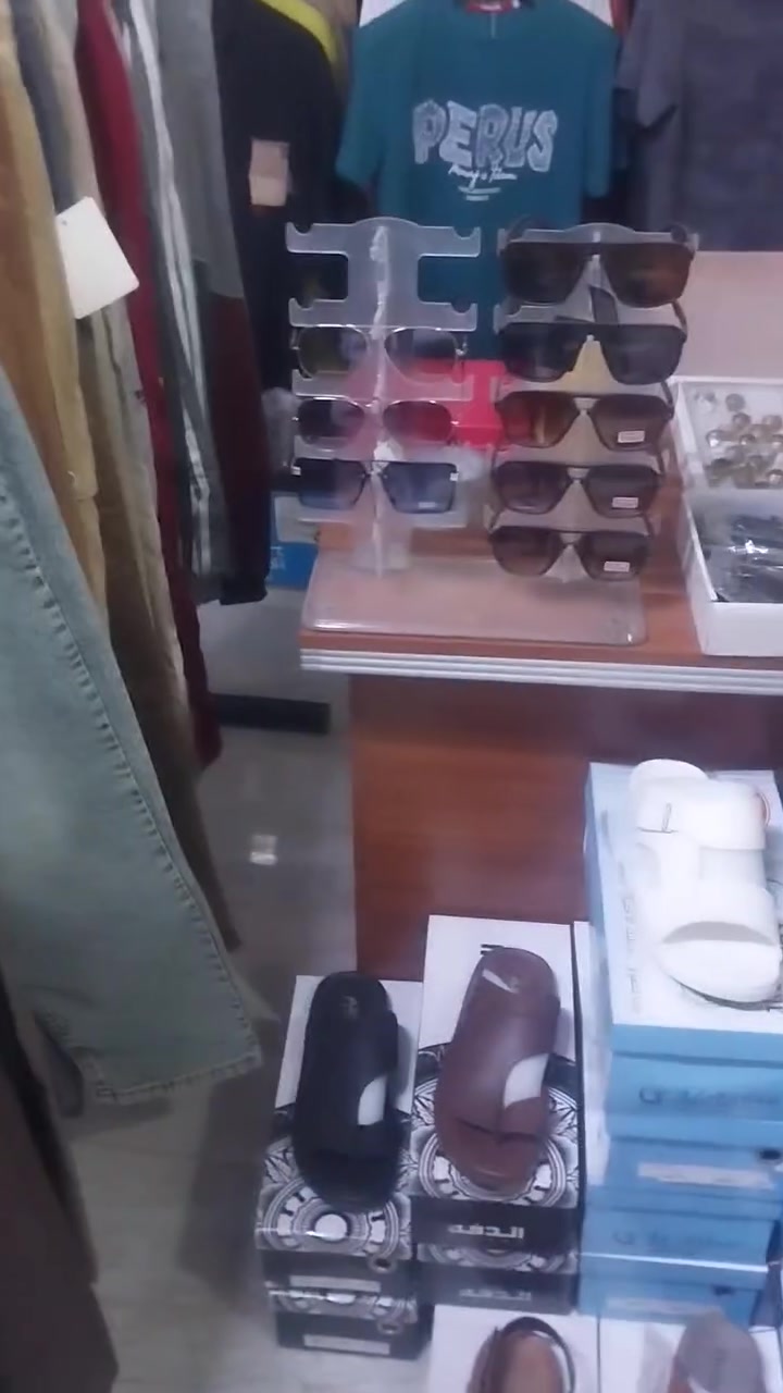 محل ملابس للبيع رجالي ولادي المكان العزيزيه الشارع العام بسعر مناسب ***********
