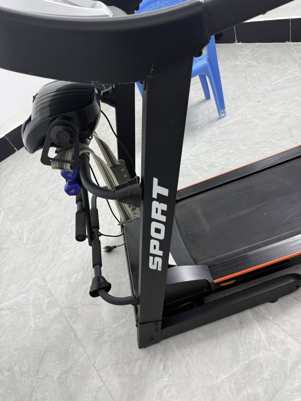 جهاز جري جبلي دبل ماطور يتحمل وزن 150كلش نضيف أخو الجديد فول مواصفات 
وبيه جهاز رجاج لتكسير الشحوم(البطن  او  الرداف)
مفتاح الأمان  والتشغيل 
شاشه 
سرعته 160 
مانع صدمات 
تحديد الجهد ونبضلت القلب
الوقت 
السرعة 
المسافة  المقطوعة 
 والاواكس mp3
 هواي بي شغلات  
250 وبي مجال بصيط


**إذا كنت صاحب هذا الإعلان وتريد حذفه لأي سبب، رجاءا أرسل رسالة إلى الدعم الفني**