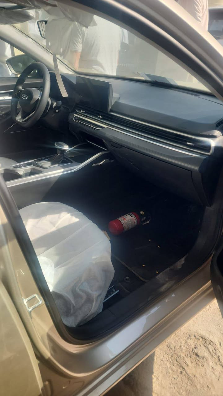 جيلي ام كرند موديل 26 خليجي وكاله الغانم  الكويت ماشيه 6الاف قابل للزياده رقم شهداء دخول جديد كفاله عامه عدا بارد موضح بلصوره بدون صبغ غرصه واصل للمرور بس ع الستلام الرقم سعر110 مكان سياره بصره ‏‪***********‬‏
