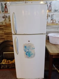 عندي هاي ثلاجه لبيع نظيفة سعره 150 07725232811