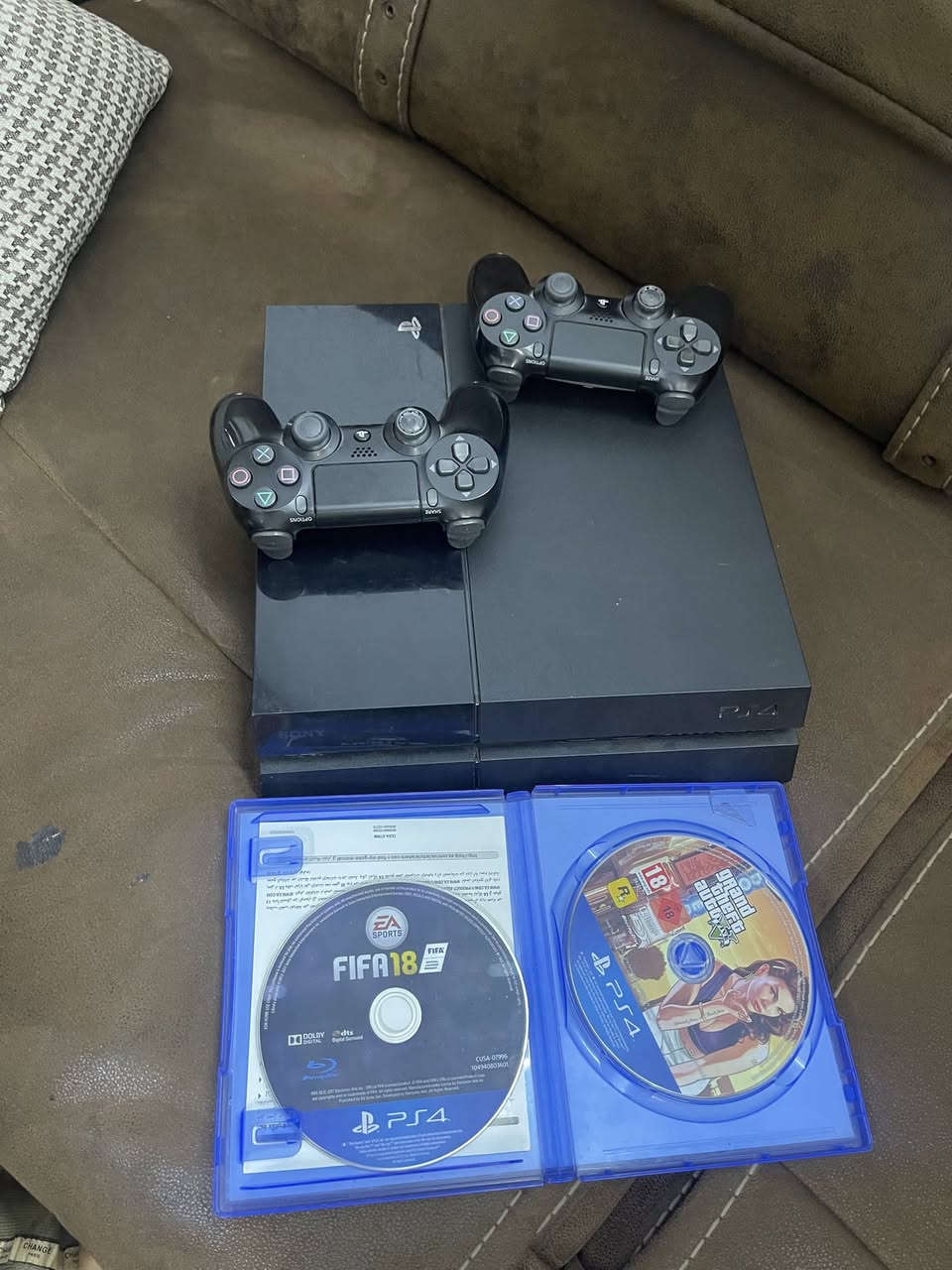 سلام عليكم شباب عندي بلي فور فات للبيع وياه ثنين جوستكات اصليات واقراص ثنين جي تي اي وفيفه 18  وبل حساب فيفه 26 مكاني بغداد بلديات سعر 200 الف قفل  الابلي ما مفتوح


**إذا كنت صاحب هذا الإعلان وتريد حذفه لأي سبب، رجاءا أرسل رسالة إلى الدعم الفني**