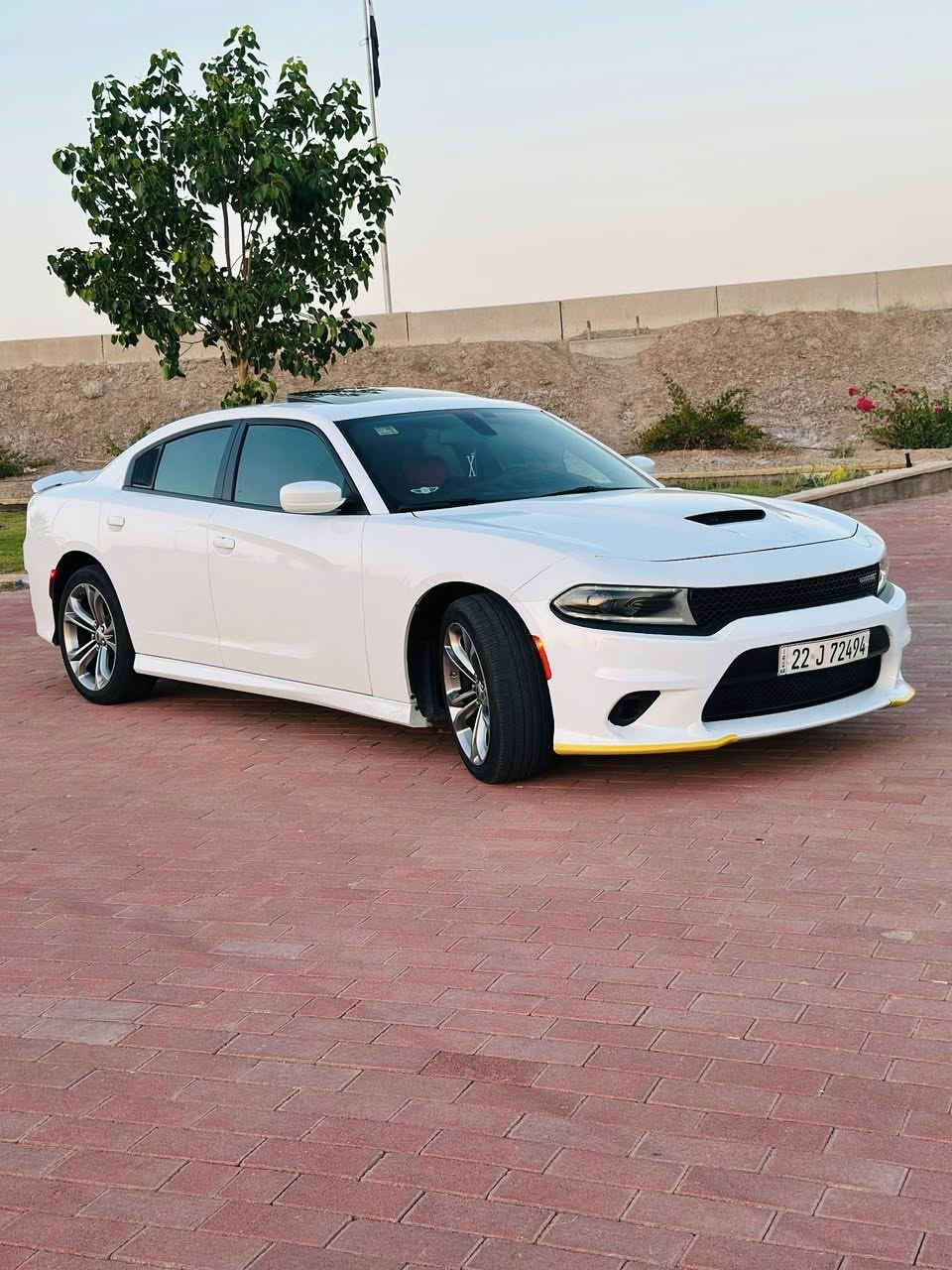 جارجر GT PLUS .
الموديل :2022  . (خليجي) . 

العداد : 125000 كيلو متر  وقابل للزيادة 

شركة هارلم  

المحرك : V6.  3.6L .

ضرر السيارة طخه بخشم البنيد وراجعه ع البارد ومكان البارد واضح وصور السونار موجوده بالمنشور 

المواصفات :

* نقطة عمياء . 

* مصابيح أمامية زنون . 

* كشافات الضباب زنون . 

* المصابيح الأمامية مع LED . 

* حساسات . 

* شاشه كبيرة مع نظام ملاحة نفكيشن GPS .

* سستم صوت الپاين .

* فتحت سقف (سلايد) . 

* مقاعد جلد رياضية . 

* مقاعد أمامية كهربائية عدد 2 . 

* ذاكرة لحفظ وضعيات الجلوس (ميموري) . 

* مقاعد أمامية تبريد وتدفئة . 

* مقاعد خلفية تدفئة . 

* تشغيل عن بعد . 

* ستيرن كهربائي . 

* تدفئة ستيرن . 

* محدد سرعة . 

* تلفون بلوتوث . 

* كاميرا خلفية .

* مرايا متحسسة للاضاءة العالية .

* كير شفتر بالستيرن . 

* دخول ذكي (بصمة) .

رقم السيارة اربيل
مكان السيارة - الانبار -الرمادي

للتواصل ***********

السعر 315 وبي مجال قليل
