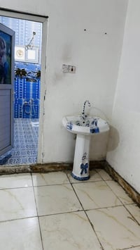 يوجد شقق للإيجار  ٣غرف ومطبخ كبير وحمام وبلكونه الايجار ٤٥٠ للاستفسار ...