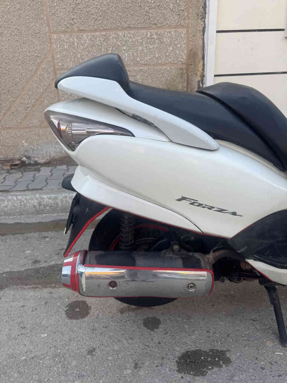 Mf فورزه 09 كرستال
دراجه حلوه وناعمه كير اربع تحويلات 
7نمر كفرات ٩٠ بل ميه رون واحد ونص 
كهربائيات كلها شغاله عليها ادامه باتري وكلجات شعله ومعدل تشك لكاع تخم تاير جديد اوراقها موجوده 
ماشيه ٥٥  سترين رياضي نكره سلف اي وقت 
مكاني ديالى بعقوبة شراي تفضل ***********
سعر ١١٠٠ وبيها مجال بسيط
