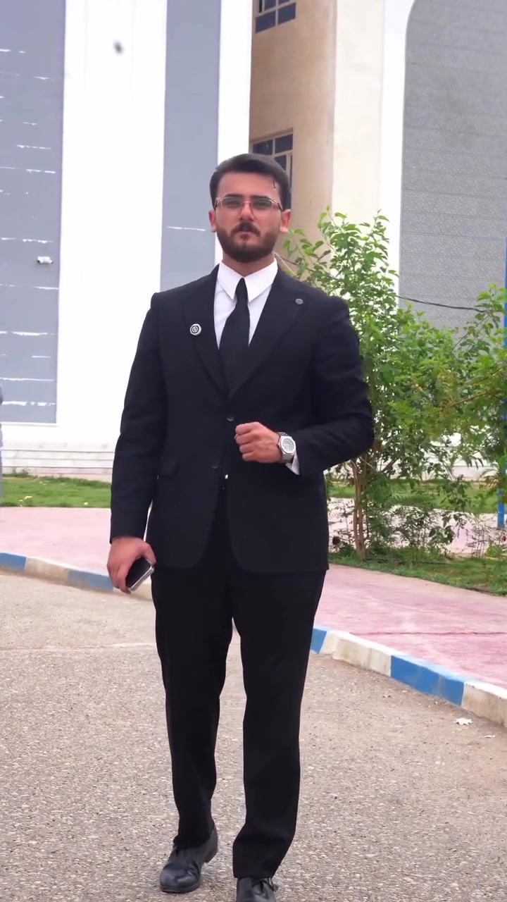 لأن الإدارة فن والقيادة مسؤولية✌🏻
    احتفى قسم إدارة الأعمال في كلية الحضارة الجامعة  بطلبته ضمن حفل تكريم دفعة صناعة القرار ✅
￼⁨***********
