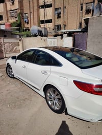 ازيرا 2012 خليجي فول مواصفات بيها قطعتين صبغ وبنيد مبدل بدون ايرباك بد...