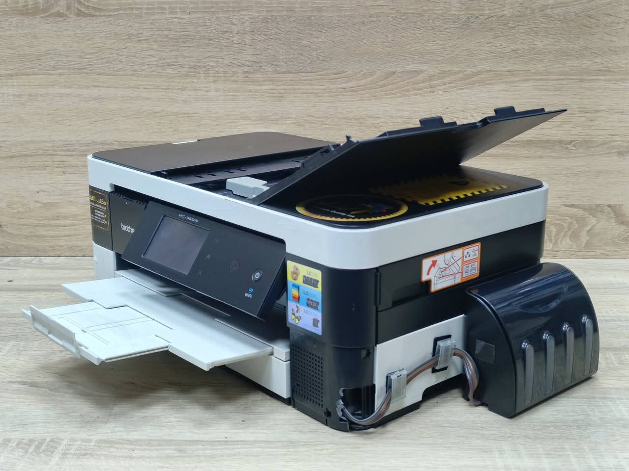 طابعة براذر موديل J4620DW مستعمل بحالة ممتازة باحبار خارجية تطبع 6000 ملون و 5000 اسود وابيض سعر الحبر 10 الف لكل اللوان حبر سائل سرعة الطباعة 22 ملون و 28 اسود وابيض طباعة بوجهين دوبلكس وبكل القياس A4 و A3 تحتوي على فيدر لطباعة مجموعة اوراق بامر واحد كما يمكن استخدامه في الأرشفة الإلكترونية مع درج خلفي لطباعة صور والاستيكر كما تحتوي على Wi-Fi و Wi-Fi deerct و NFC و USB يمكن ربطها على موبايل وتابليت ولابتوب ومدخل USB فلاش لطباعة مباشرة من فلاش ميموري 🚦سعر الطابعة 165 الف 🚦مع كيبل كهرباء وكببل كومبيوتر وقرص تعريف للطلب *********** - *********** يوجد توصيل لكل المحافظات نسبة نظافة الجهاز 90% ضمان تشغيل وفحص. 
#طابعتي 
#الصفوة
