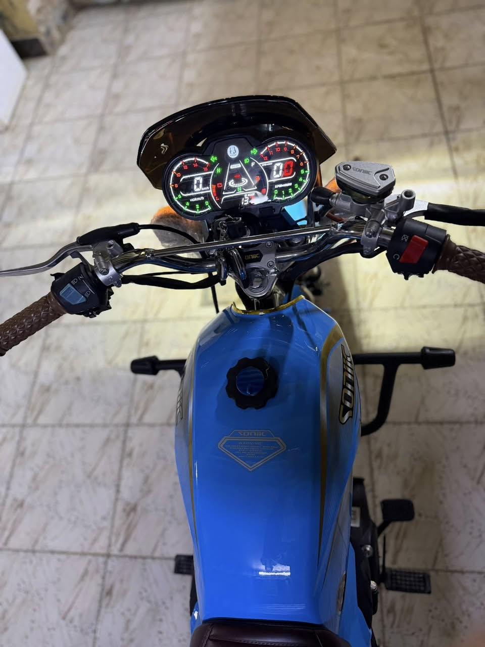 سلام عليكم 
دراجة N-max‼️محرك 200‼️تشغيل عن بعد
الدراجه بعده زيرو 0 اليوم طالع من الوكيل 
لون مميز‼️ لايت زنون 
السعر خاص! 
مكاني: بابل محاويل ناحيه الامام
الرقم : ***********
