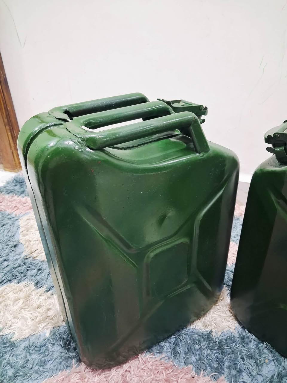 جلن وقود معدن أصلي سعة 20 لتر – أمان عالي 🔥
جلن وقود معدني قوي ومتين بحالة جيدة جداً
سعة كبيرة (20 لتر) مناسب لـ:
✔️ سيارات الدفع الرباعي
✔️ الرحلات والتخييم
✔️ تخزين الوقود في المنزل بأمان
مصنوع من معدن سميك يتحمل الاستخدام القاسي
إغلاق محكم يمنع التسريب
تصميم عملي مع مقبض مريح للحمل
قطعة عملية وأساسية لكل شخص يحب الجاهزية والتنظيم
💰 بسعر مناسب جداً


**إذا كنت صاحب هذا الإعلان وتريد حذفه لأي سبب، رجاءا أرسل رسالة إلى الدعم الفني**