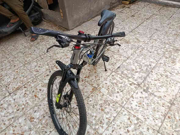 باسكل MTP ماركة BDF
***********
حجم ٢٦ لون سلفري تبديلات امامي ٣ و خلفي ٧
السعر ١٢٠ و بي مجال 
الباسكل جديد و غير مستخدم مع كافة ملحقات لايت و بك لايت و حقيبة . 
مكاني ناصرية حي الرافدين قرب مستشفى المعوقيين
