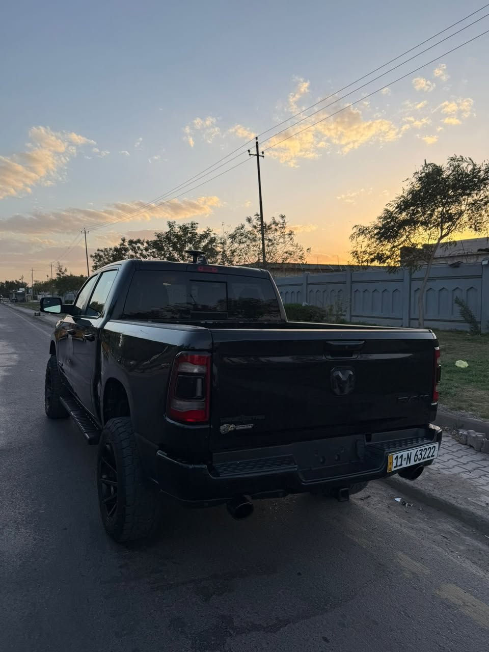 سلام عليكم 
رام 2019 
مكينة 8 /5700 
سيارة مزودة ترفيعة من شركت RS
مزودة كزور 
رقم مميز 
لاستفسار ***********
