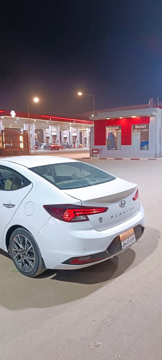 سلام عليكم للبيع فقط.    النترا 2020 
السعر 100وبيها مجال   النترا 2020فول موصفات واحد على واحد  ابيع كوم حديد اتكفل بل تحويل فقط  كير مكينه حداديه كفاله  مكان السياره النجف 
للستفسار رقم الهاتف ***********
