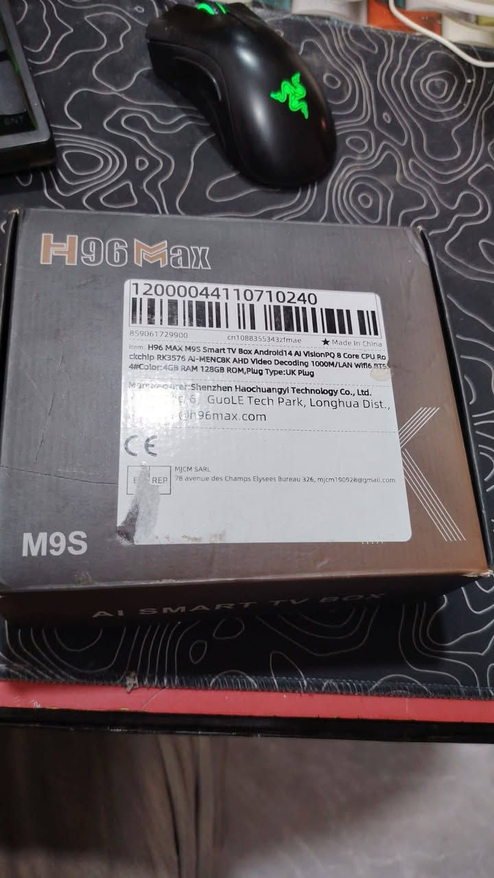 يوفر جهاز H96 Max M9S Android TV Box تجربة ترفيهية ذكية من الجيل التالي 

يعمل بمعالج Rockchip RK3576 القوي ونظام التشغيل Android 14 الأحدث. مصمم لـ 

يتميز هذا الجهاز بالأداء والمرونة، ويدعم فك تشفير الفيديو بدقة تصل إلى 8K UHD، وAV1، وتحسين AI VisionPQ. 

ويدعم تقنية واي فاي 6 ثنائية النطاق مع تقنية بلوتوث 5.4. كما يدعم ذاكرة وصول عشوائي (RAM) بسعة 4 جيجابايت أو 8 جيجابايت أو أكثر. 

يأتي جهاز H96 Max M9S Android TV Box مزودًا بذاكرة داخلية سعة 128 جيجابايت، بالإضافة إلى منفذ USB 3.0، وجهاز تحكم عن بُعد صوتي، ومنفذ LAN بسرعة 1000 ميجابت في الثانية. مزاد من
 ٦٠ الف توصيل ٥٠٠٠


**إذا كنت صاحب هذا الإعلان وتريد حذفه لأي سبب، رجاءا أرسل رسالة إلى الدعم الفني**