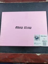 حقيبة ميو ميو • كبس شركة • توصيل