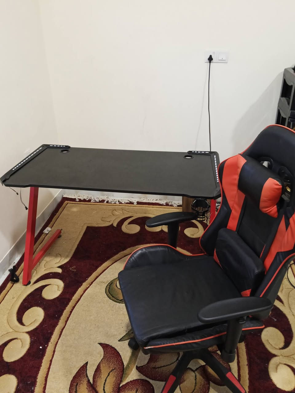 السلام عليكم
عندي هذول الميز و الكرسي 
الميز بي Rgb مقاسة عمق 60 و عرض 140 
وكرسي يصعد و ينزل وينحني 
اكتبلي سعر


**إذا كنت صاحب هذا الإعلان وتريد حذفه لأي سبب، رجاءا أرسل رسالة إلى الدعم الفني**