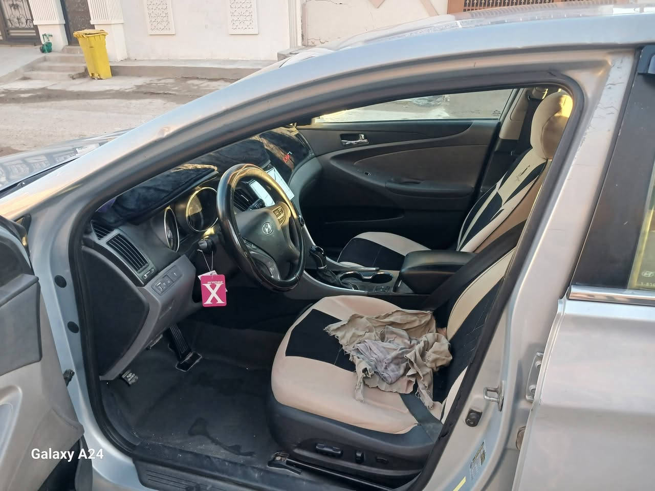 السلام عليكم للبيع او مراوس بفورتي 
سوناتا رقم بغداد دولي بأسمي هزه وسنويه جدد وارد امريكي 2013 مكفوله من الصبغ والتبديل محرك وكير بلادي جاهزه صدر تبريد تخم تاير 
مكان السياره الانبار فلوجه 
السعر 113 ورقه وبيها مجال بسيط 
***********
***********
