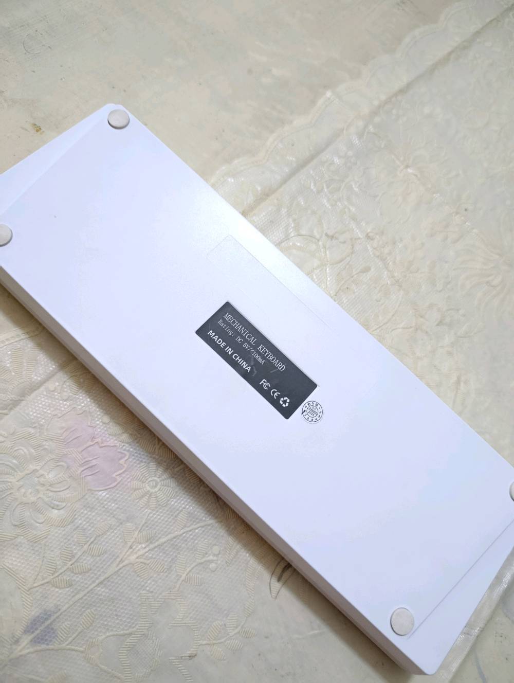 كيبورد ميكانيكي الوان جميلة طول ٢٩سم مع واير ربط بل كيس (تايبسي) طول الواير متر ونص  يوجد توصيل جميع المحافظات 
بغداد البياع 📍