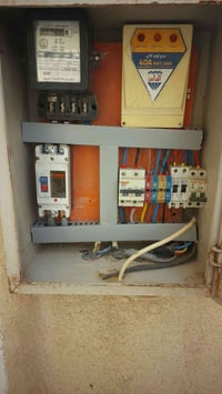 التاكد من التوصيلات قبل موسم الصيف وكثرة الاحمال على مصدر واحد قد يكلف...