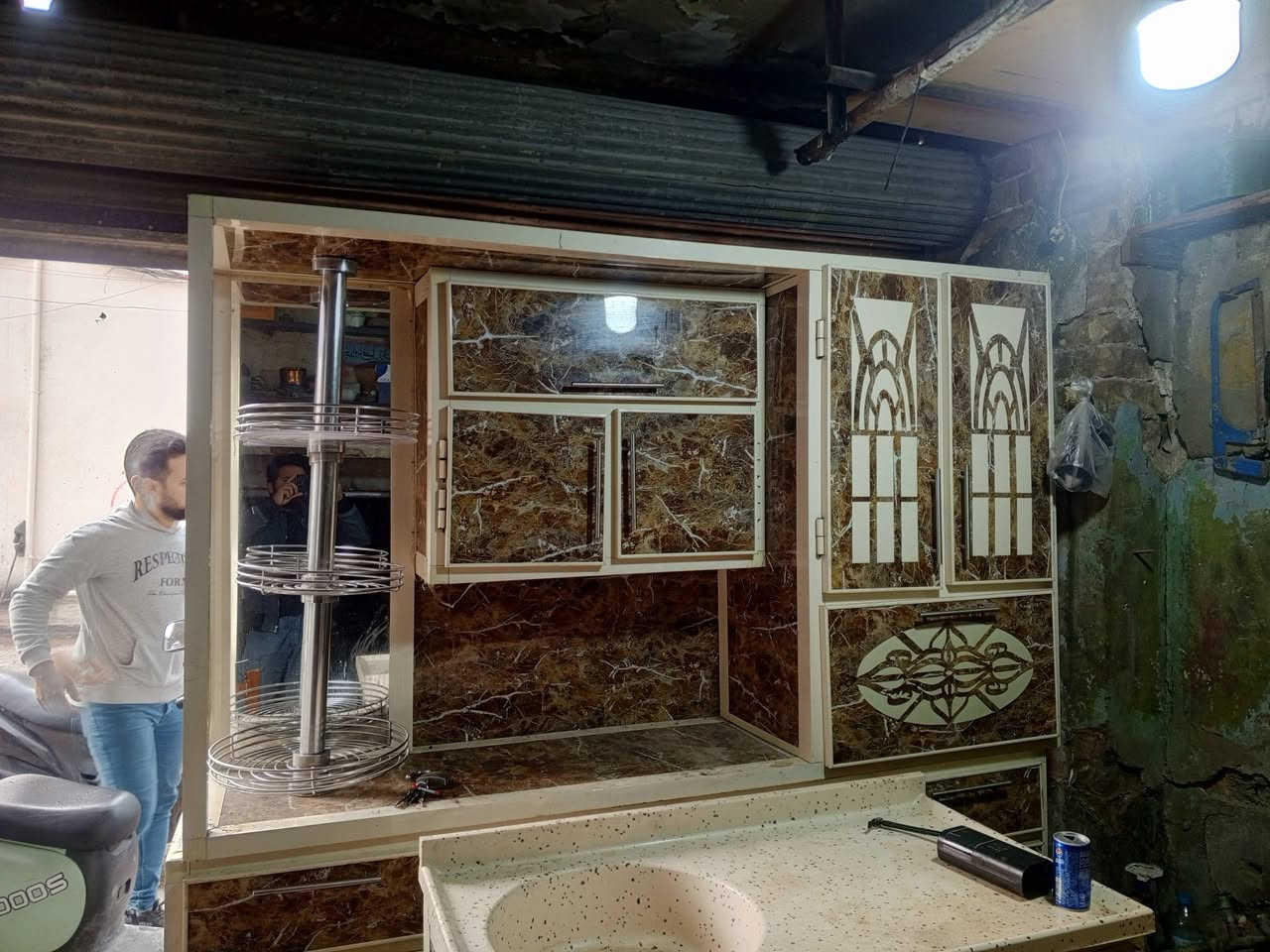 اسلام عليكم كونتر ستعمال كلش قليل مكان لكونتر علوي لحله قرب سينما بغداد لسعر 300 وبي مجال كلش قليل ***********
