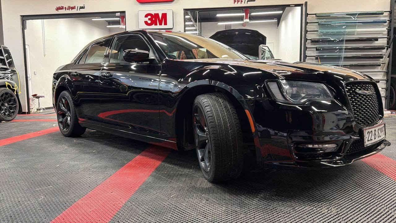 السلام عليكم ورحمة الله وبركاتة 
كرايسلر C300 (اوباما)سيارة نضيفة بمعنى الكلمة تاخذة ربع متصرف علية هستوه طالع من مركز بوليش ترتيب ماترتيب جاهز سيارة ضرره جاملغ مبدل اصلي واربع اصابع من حافة البنيد وراجعه مقاعد مالتSماشية 60,000 قابل للزيادة وبالعافية على يلياخذه سعره 270 رقم صاحب السياره *********** النجف, العراق
