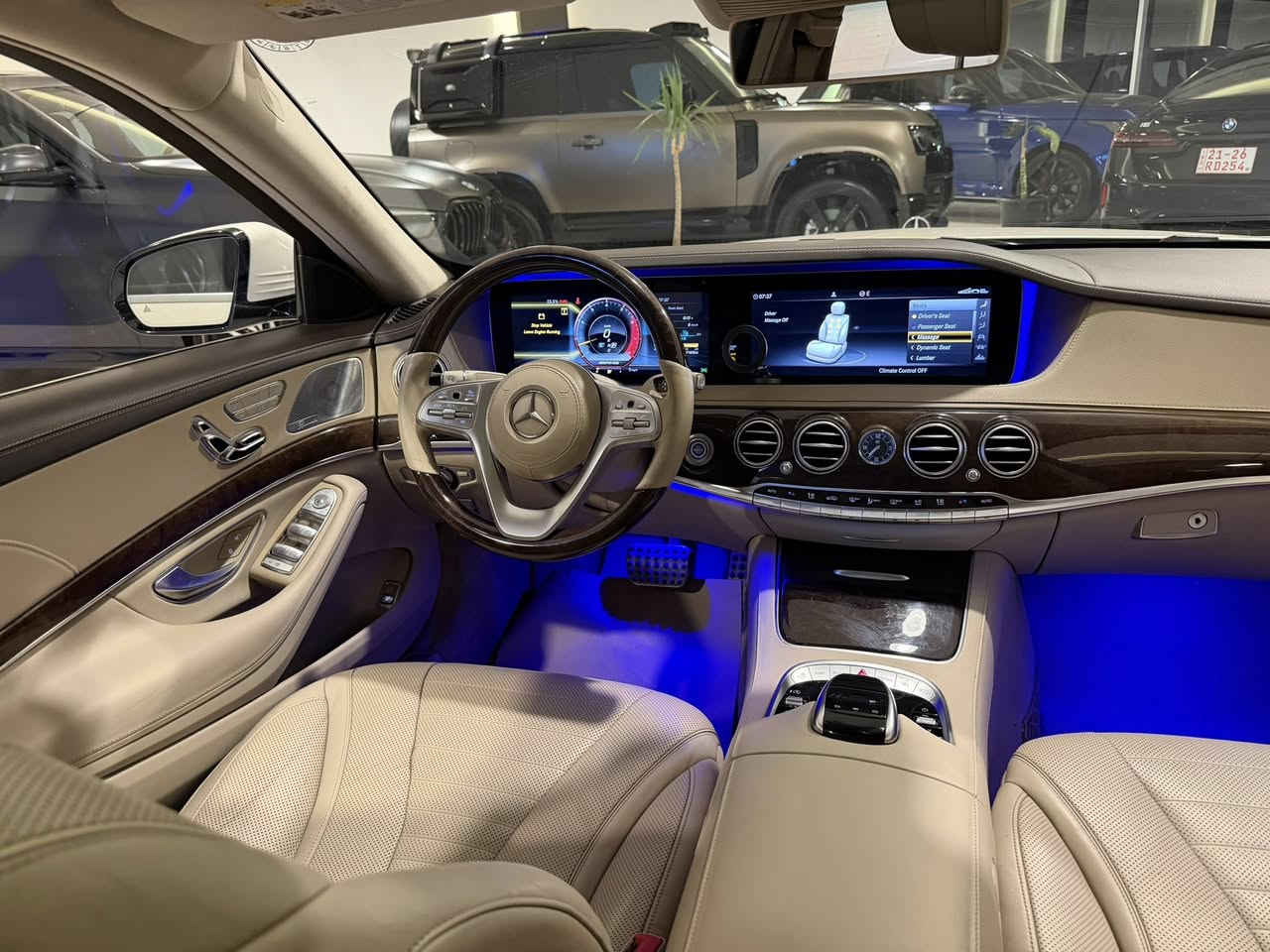 سعر جدا مناسب 🔥🔥🔥
السلام عليكم
للبيع
مارسدس S560 AMG موديل 2020 ضمان دولي ماشيه 60 الف 
باب طويل وكشنات مساج
فول مواصفات ( أبواب سحب وبصمات وبانوراما وجكات ورادارات وحساسات وكامرا 360 درجة وكشنات جلد تدفئه وتبريد وخزنحتى الخلفيه ومساج وبردات وصندوك كهرباء ونقطة عمياء  وبعد كلش هواية مواصفات
السياره وارد امريكي بيها بنيد صبغ وجاملغ وباب مبدل بلادي نفس اللون ،ايرباك بس برده جهه السكن وراجع شركه
وگير ومكينه وخللات بشرط (صفر مسج)
السيارة مرقمه وجاهزة تحويل او وكاله نفس اليوم
السعر : 435 $ ورقه 
للاستفسار: ***********  كاوه جمال 
العنوان : السليمانية المعارض الجديده معرض(الجاف)
معرض رقم (28)
