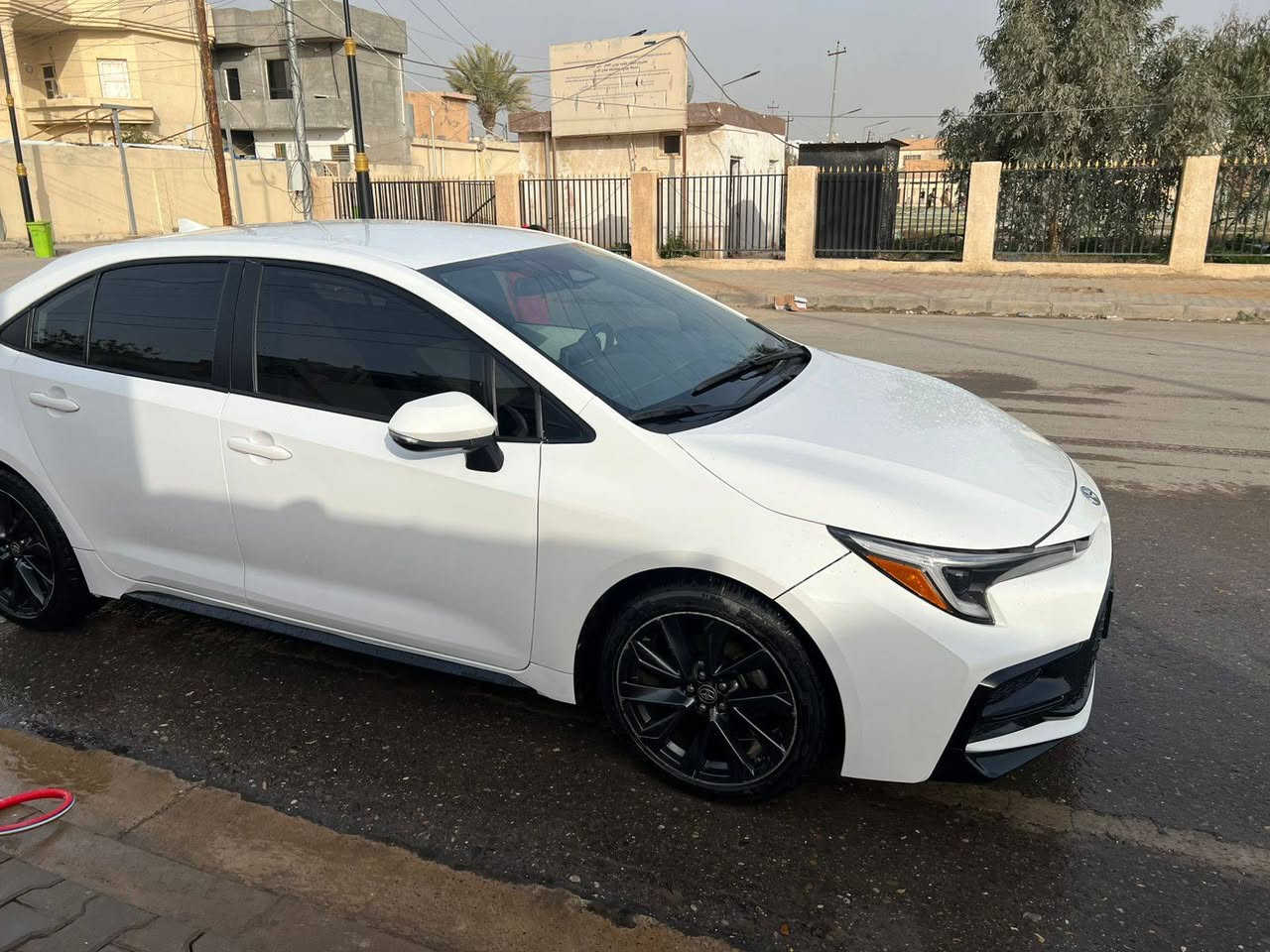 السلام عليكم….
للبيع بسعر مناسب جدا 138$ وبيه مجال 
تويوتا كورلا 2024 SE وارد امريكي لون ابيض رقم فحص  يعني تترقم اي محافظه تعجبك عدا كردستان جديدة شرط التحويل….
سيارة بيها صبغ ٣ قطع فقط والباقي مكفول… 
سياره جاهزه بدون اي نقص….
محرك2000\4 سلندر … محرك مامفتوح …السياره ماشيه 28
شرط محرك وكير وصدر وكهربائيات وتبريد وتدفئة وتخم تاير سيارة جاهزة من كلشي….
مواصفات SE معروفة مواصفاتها مايحتاج اذكرها…
العنوان/ بغداد / حي الحسين او العامريه 
السعر 138 $ وبيه مجال 
للاستفسار ***********
