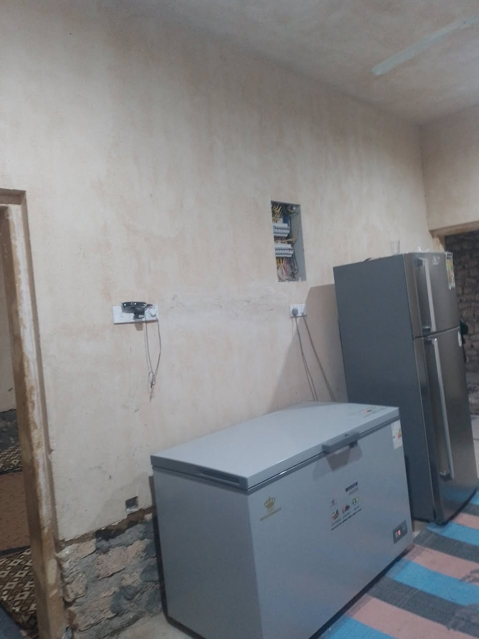 السلام عليكم 
بيت للبيع الموقع حي الامين قرب مدرسة ابن قدامة للتواصل خاص او الاتصال على الرقم ***********
