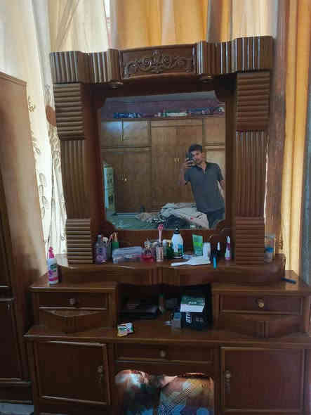 السلام عليكم. غرفه اخشاب للبيع تسكام. 6ابواب.  نضيفه كلش السعر 850وبيه مجال***********
