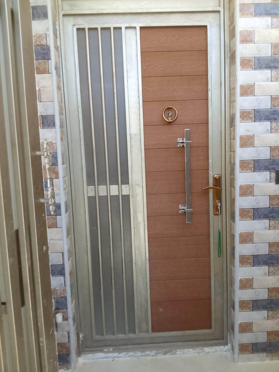 دار للبيع... بناء جديد زيرو تسليم مفتاح
طابقين.. عرفت نوم و صالة و مطبخ و حمامات عدد 2 جوة و فوك المساحة 50 متر   خلف بانزين خانه قطاع 15 .. وتساب او اتصال ***********
