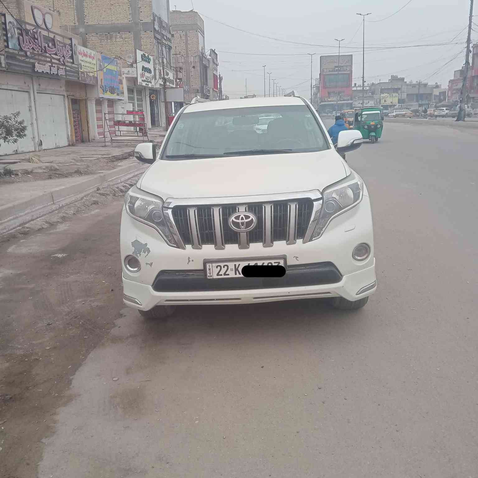 السلام عليكم
 برادو موديل 13 محدثه 17 جديده 
 محرك 4 سلندر  مكفول ما مفتوحه 
7 راكب 
3 قطع تبريد حداده تخم تاير جديد 
مكفوله عل صبغ شبر بالجاملق الخلفي
 رقم ربيل بسمي تحويل ثاني يوم 
مكان السياره بغداد
 السعر 235 وبيها مجال
‪0775 558 7950‬‏
