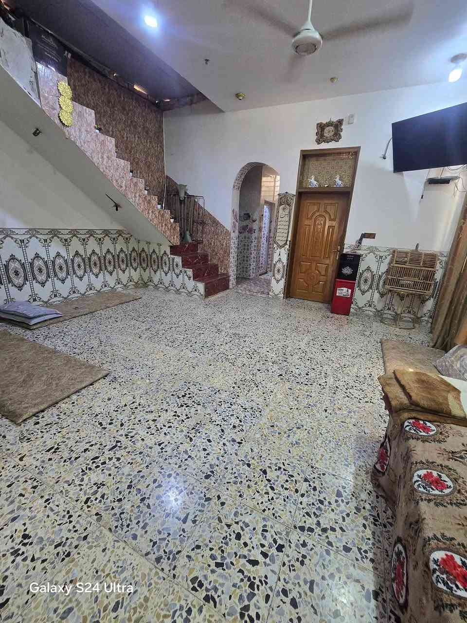 بيت لبيع بشارع المطار الجديد بشارع الشفلات المساحه ١٥٠متر كونكريت مسلح البناء طابوك يحتوي على غرفه وصاله ومطبخ وستقبال ومكشوفه وصحيات وطارمه السعر ٥٤ وبي مجال للستفسار *********** مكتب بركات ام البنين قرب مثلجات سنبله
