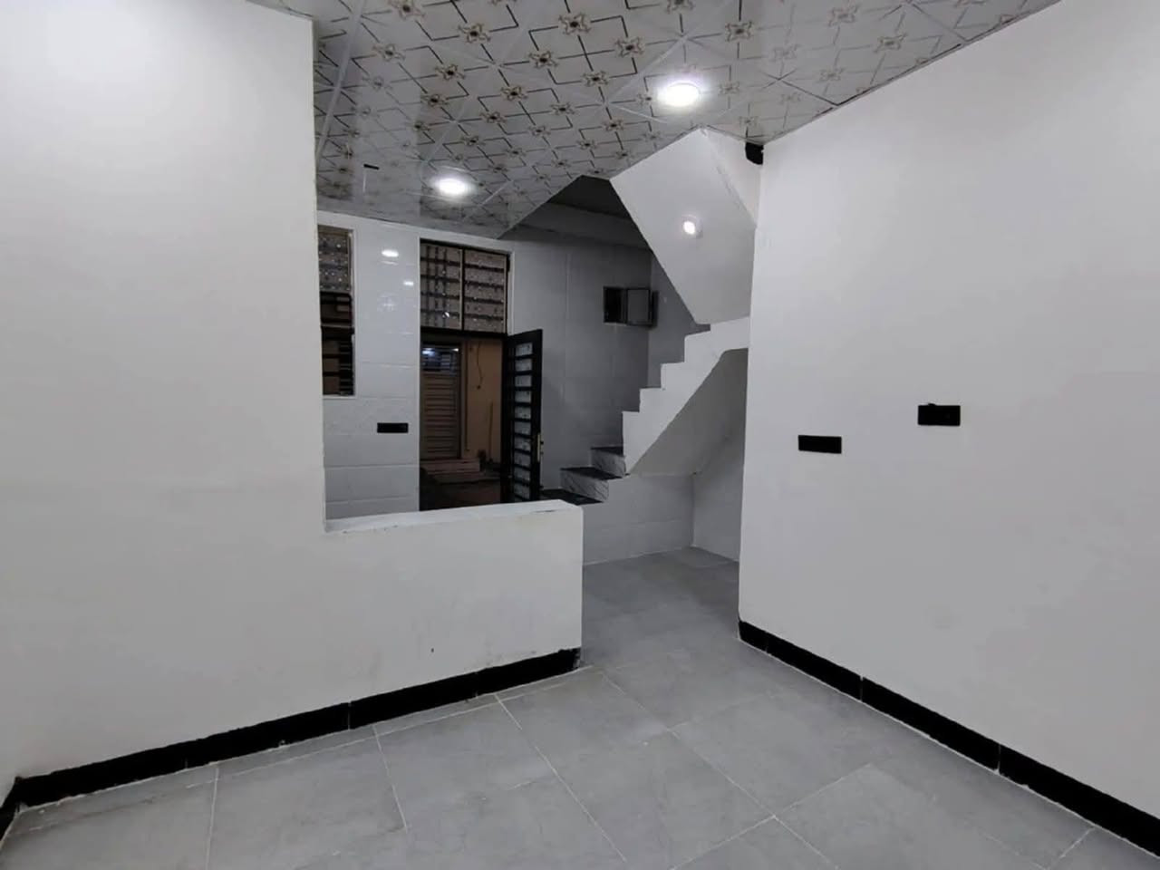 بيت🏠🤑 21مليون وبيه مجال 🤑
***********
بيت مساحه 50م #طابو_زراعي سند 25

#قريب_شارع_لحولي 

(عنوان لمكتب   مقابل قريه لغدير) 
(  عمود 282بضبط مكتب النجف                                  

بيت جاهز مفتاح 🔑 
أساس وسقف صب مركزي 

منطقه كامله السكن #شوارع_تبليط 

غرفه + صاله + مطبخ معزول + صحيات 

#مدارس // ماء//. كهرباء//. تبليط  /. خط مولد ذهبي 

وتساب
***********

ملاحظه// توجد لدينا كل المساحات من دور او قطع
