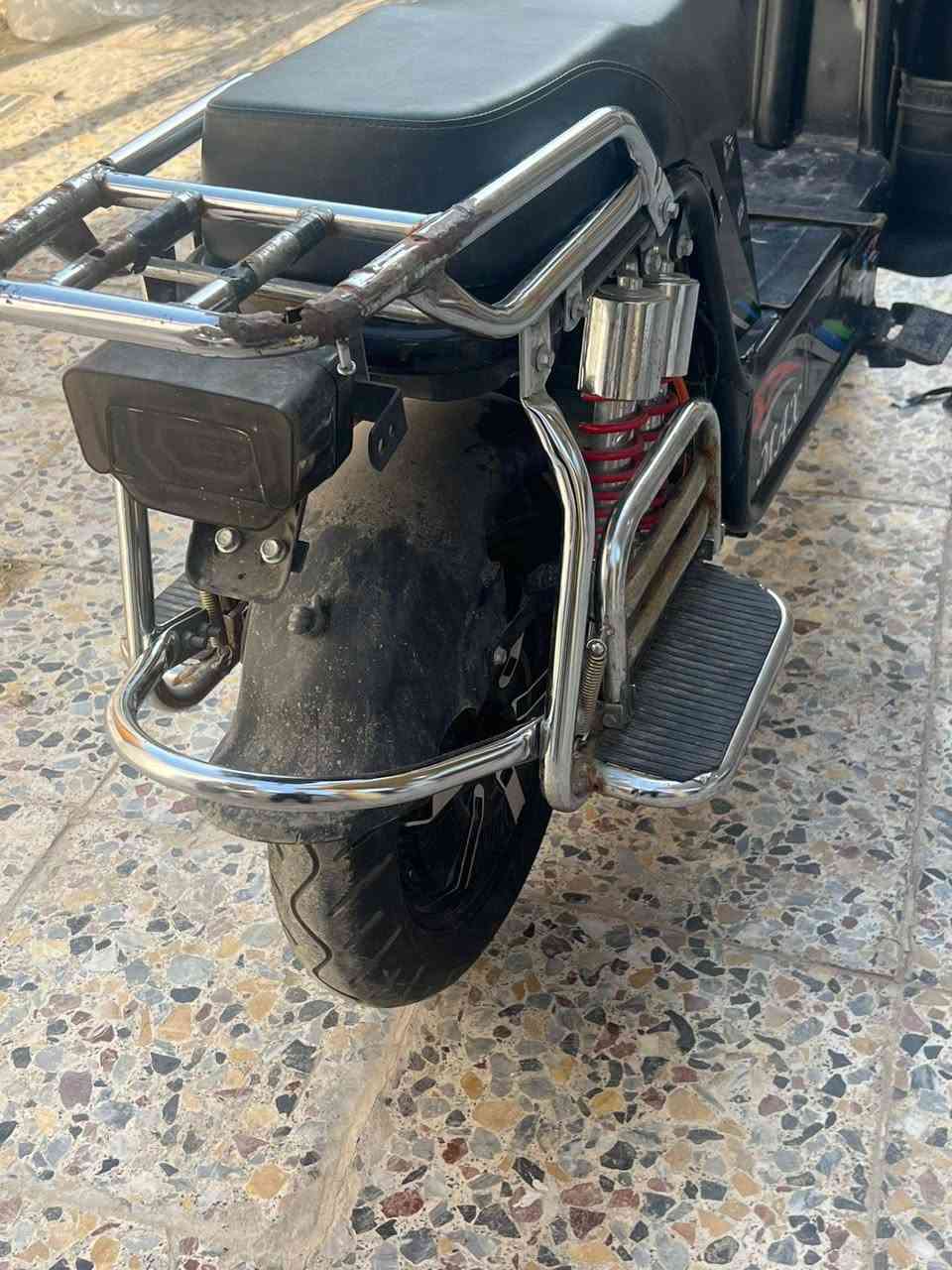 سلام عليكم عندي دراجة شحن هارلي  بس شاشه شكل كبيره موديل 2025 أو مراوس دراجة بريز أو سكنس عنوان  بغداد الراشديه مقابيل جسر الحسينيه سعر 600 بيها مجال ***********
