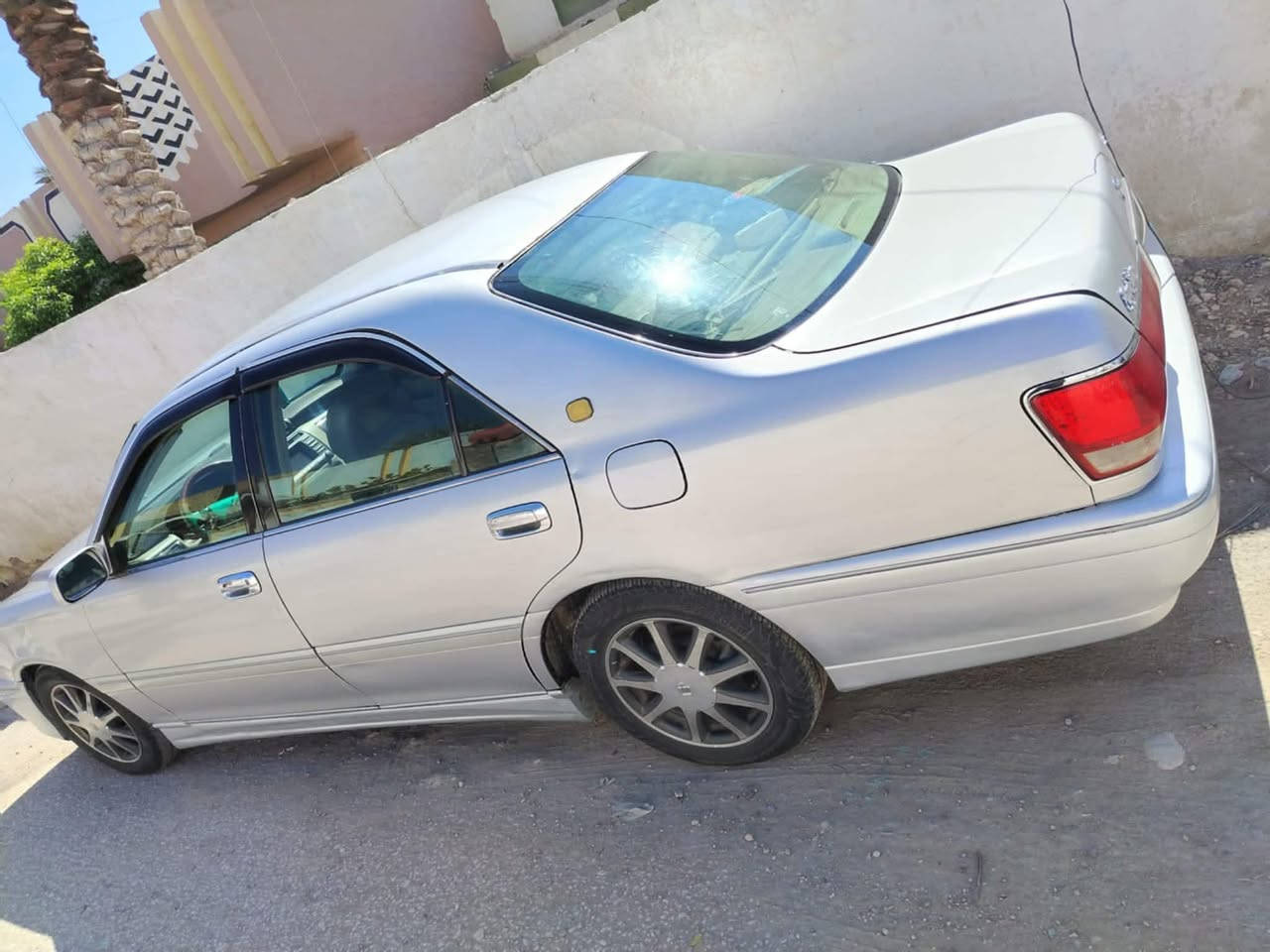 السلام عليكم تيوتا كراون (ملكه )
للبيع السعر المطلوب 65 وبيه مجال 

السياره لون سلفر رقم كركوك مامدفوع لا كمرك ولا ضريبه السياره جاهزه من محرك وكشر يرادلهه ترتيبات كهربائيه للداخل بيه ضربه بلجاملغ الامامي جهه العبري ومعمر تعمير تبريده عوزه غاز للاستفسار اكثر التواصل عبر الرقم (***********) موقع بابل الهاشميه

راعيهه بلجفل موجود يسويلك وكاله !
