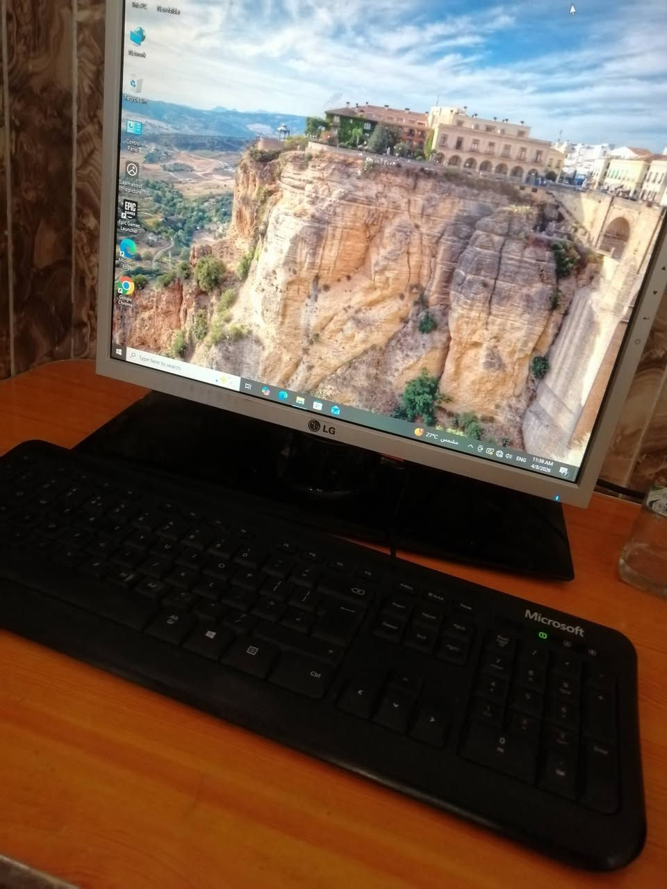 للبيع جهاز كمبيوتر مكتبي

المواصفات:

· المعالج (CPU): AMD A8-7600 (4 أنوية، سرعة 3.10 GHz - 3.80 GHz)
· الرامات (RAM): 16 جيجابايت DDR3 (بحالة ممتازة)
· التخزين (Storage): HDD 500 جيجابايت
· كرت الشاشة (GPU): كرت مدمج Radeon R7  يشغل لعبه GTA V بسلاسه 
· نظام التشغيل: يشغل نظام  بس انا خليته ع نظام ١٠ برو مفعل وندوز مالته Windows 11 Pro 64-bit
· اللوحة الأم: Asus A68HM-K
ويه كيبورد وماوس ملحقاته ويه شامله يلي يفيده يراسلني


**إذا كنت صاحب هذا الإعلان وتريد حذفه لأي سبب، رجاءا أرسل رسالة إلى الدعم الفني**