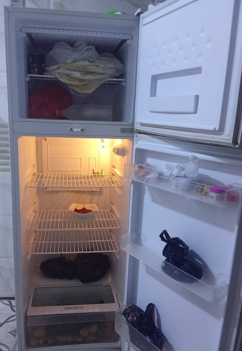 ثلاجه للبيع نوع بلسان حجم 20قدم تجميد فول فوك وجوه لازنجار وخايس بيها نظيفه كلش شراي  بيك خير وتدلل واتساب موجود ***********
